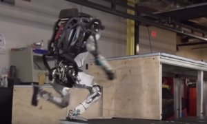 atlas-robot-is-doing-parkour
