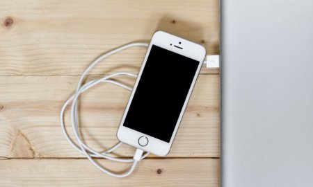 iphone-charging-lightning