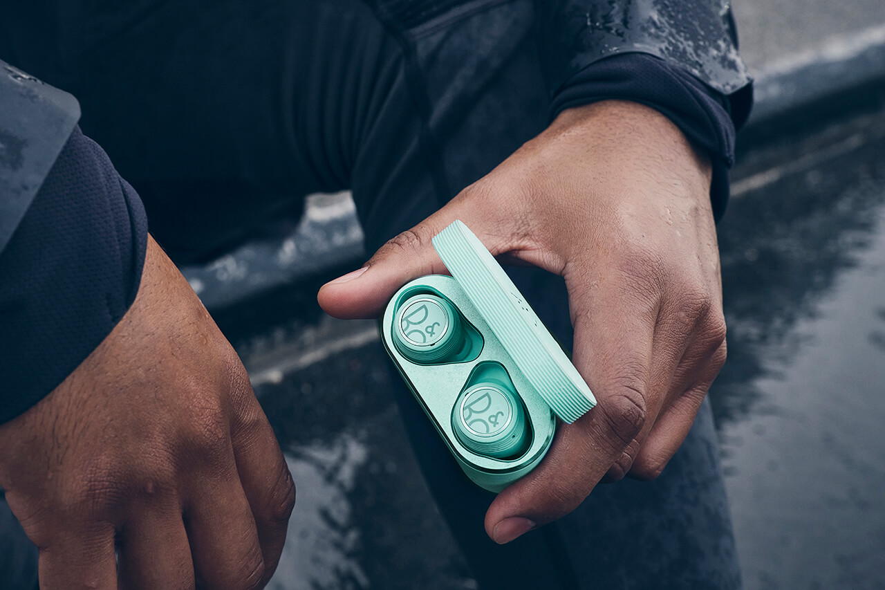 bang-and-olufsen-beoplay-e8-sport-wireless-earbuds